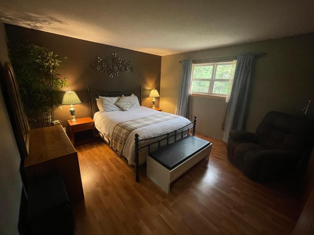 Blaeberry Valley Vacation Rentals Golden Exterior photo