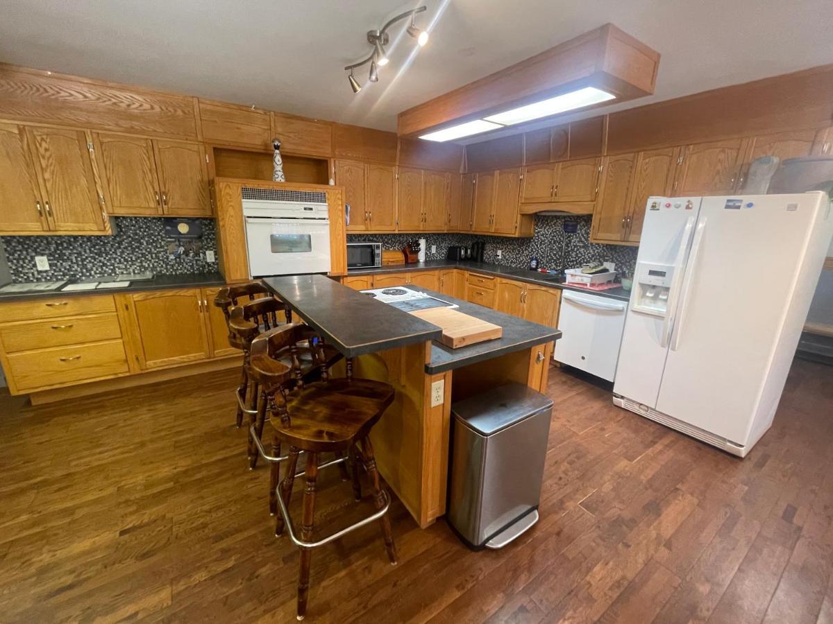 Blaeberry Valley Vacation Rentals Golden Exterior photo