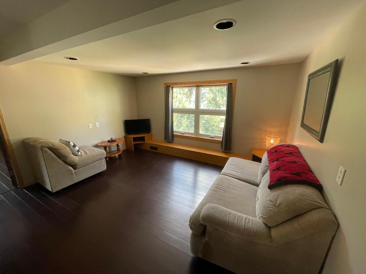 Blaeberry Valley Vacation Rentals Golden Exterior photo
