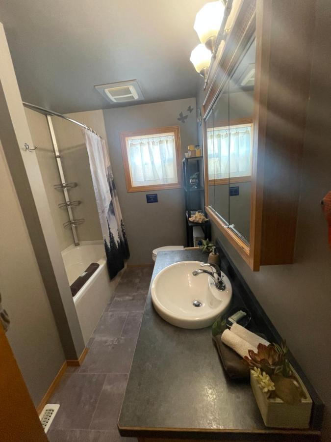 Blaeberry Valley Vacation Rentals Golden Exterior photo