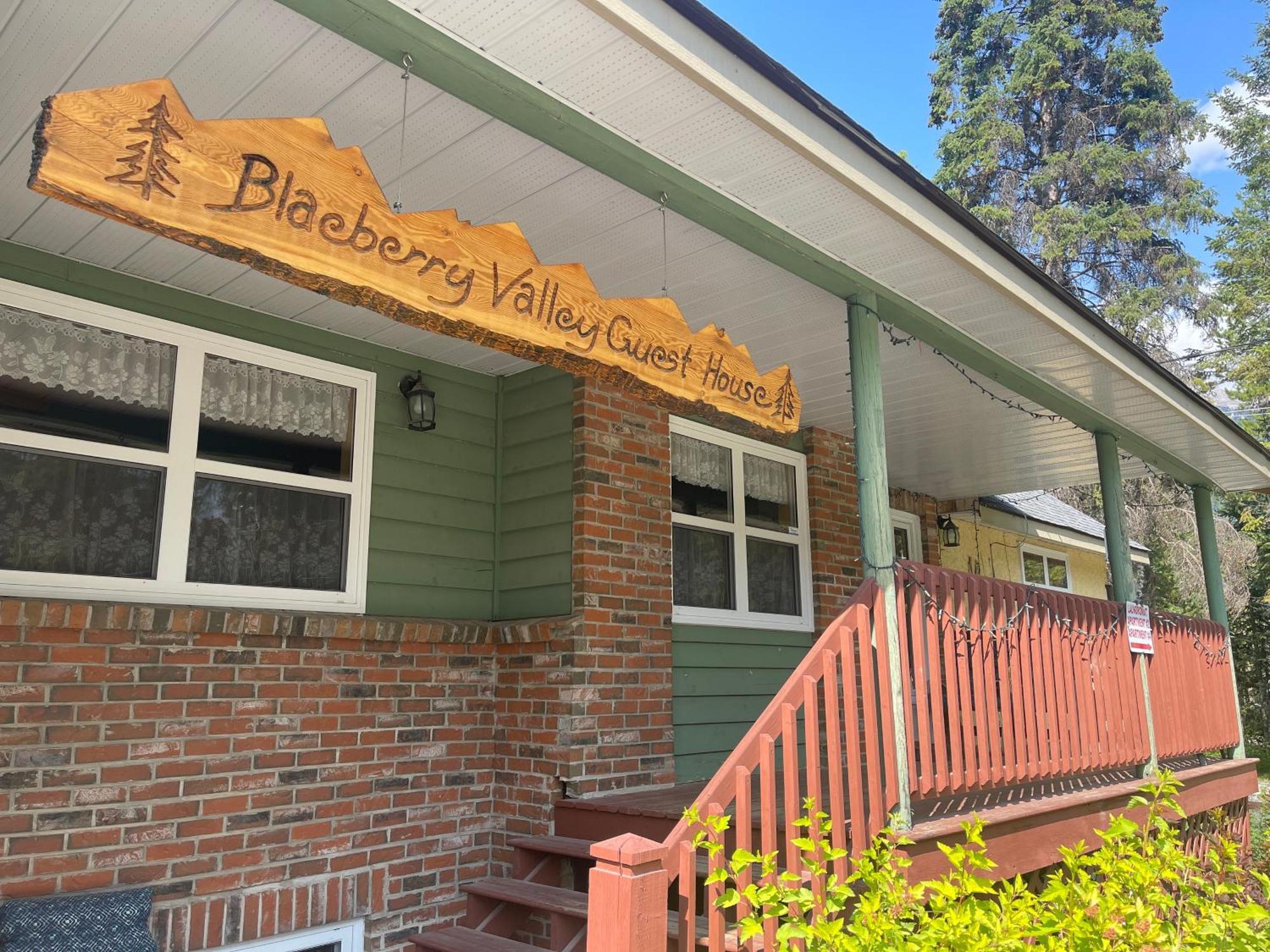 Blaeberry Valley Vacation Rentals Golden Exterior photo