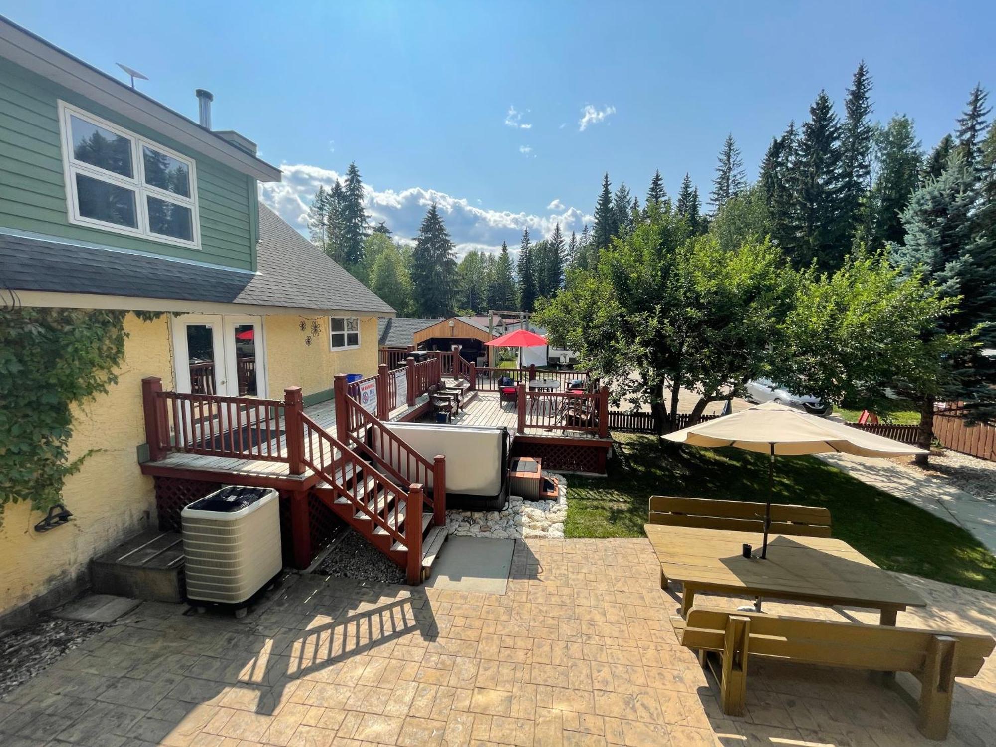 Blaeberry Valley Vacation Rentals Golden Exterior photo